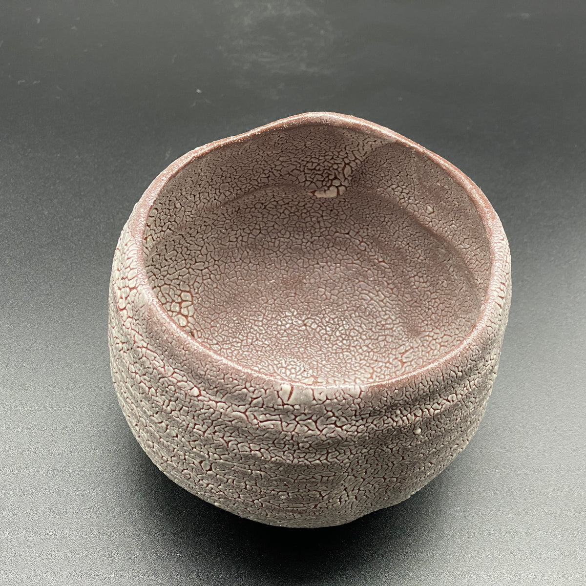 屭